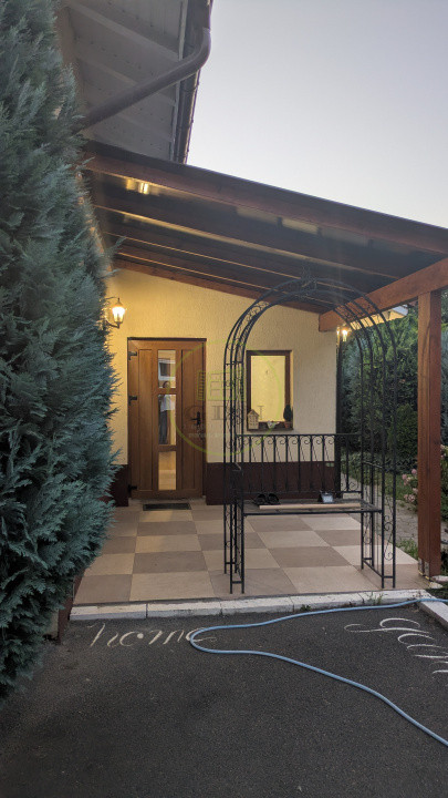 Proprietate unică în Piața Cluj - 5 camere, o bucătărie + o chicinetă, 3 băi