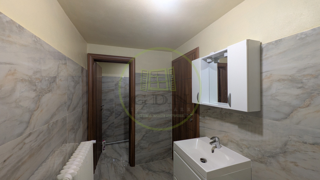 Proprietate unică în Piața Cluj - 5 camere, o bucătărie + o chicinetă, 3 băi