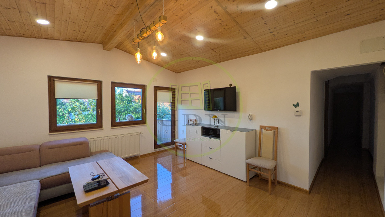Proprietate unică în Piața Cluj - 5 camere, o bucătărie + o chicinetă, 3 băi