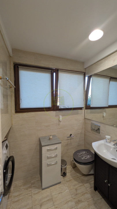 Proprietate unică în Piața Cluj - 5 camere, o bucătărie + o chicinetă, 3 băi