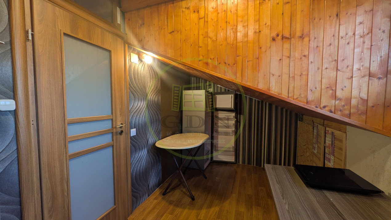 Proprietate unică în Piața Cluj - 5 camere, o bucătărie + o chicinetă, 3 băi