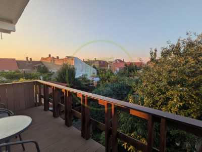 Proprietate unică în Piața Cluj - 5 camere, o bucătărie + o chicinetă, 3 băi