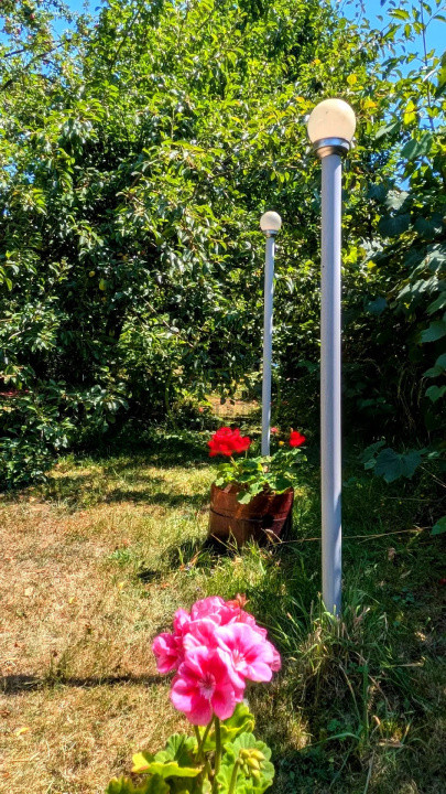 Teren intravilan cu poveste la Tocile - 1100 mp cu livadă, cabană + rulotă