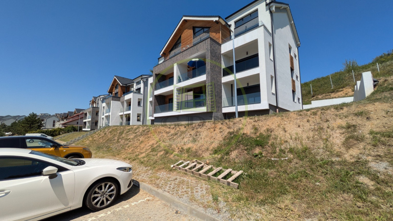 Vedere spre munti și parcare la DaVinci Homes - Apartament 1 cameră de vânzare