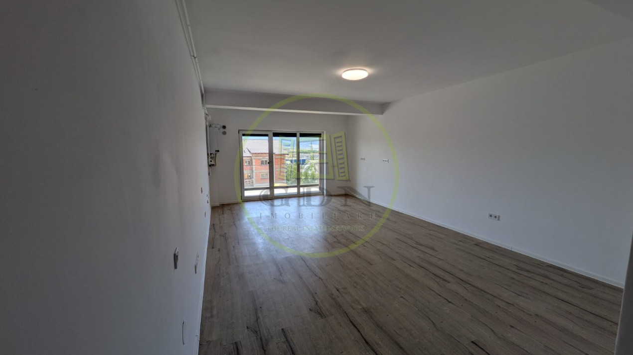 Vedere spre munti și parcare la DaVinci Homes - Apartament 1 cameră de vânzare