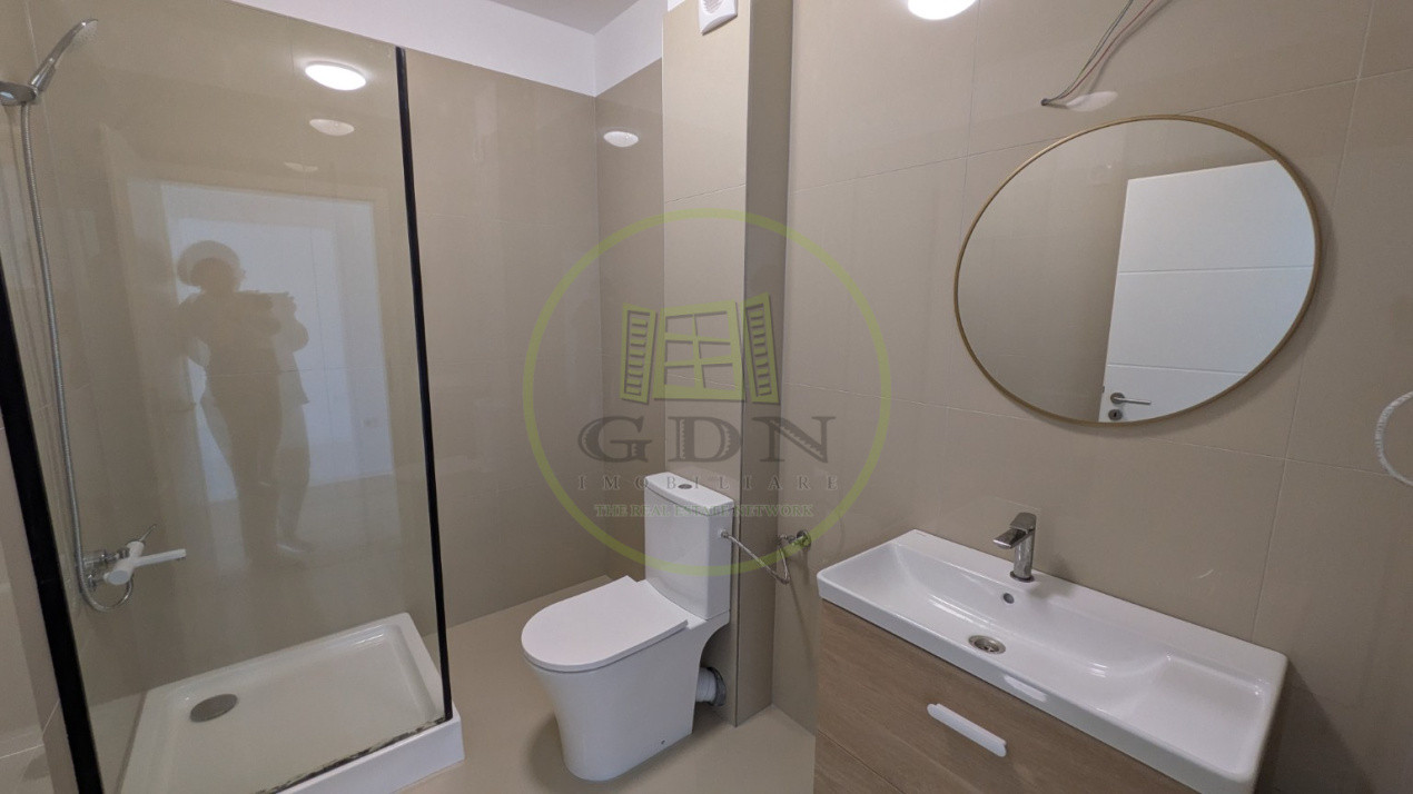 Vedere spre munti și parcare la DaVinci Homes - Apartament 1 cameră de vânzare
