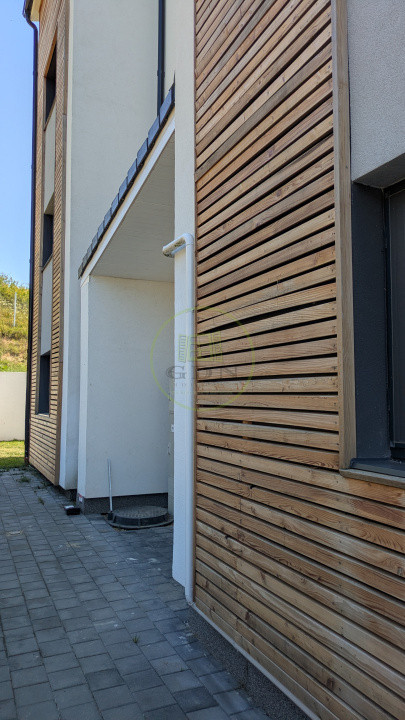 Vedere spre munti și parcare la DaVinci Homes - Apartament 1 cameră de vânzare
