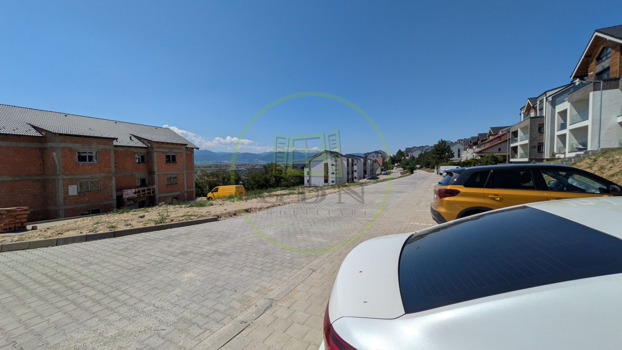 Vedere spre munti și parcare la DaVinci Homes - Apartament 1 cameră de vânzare