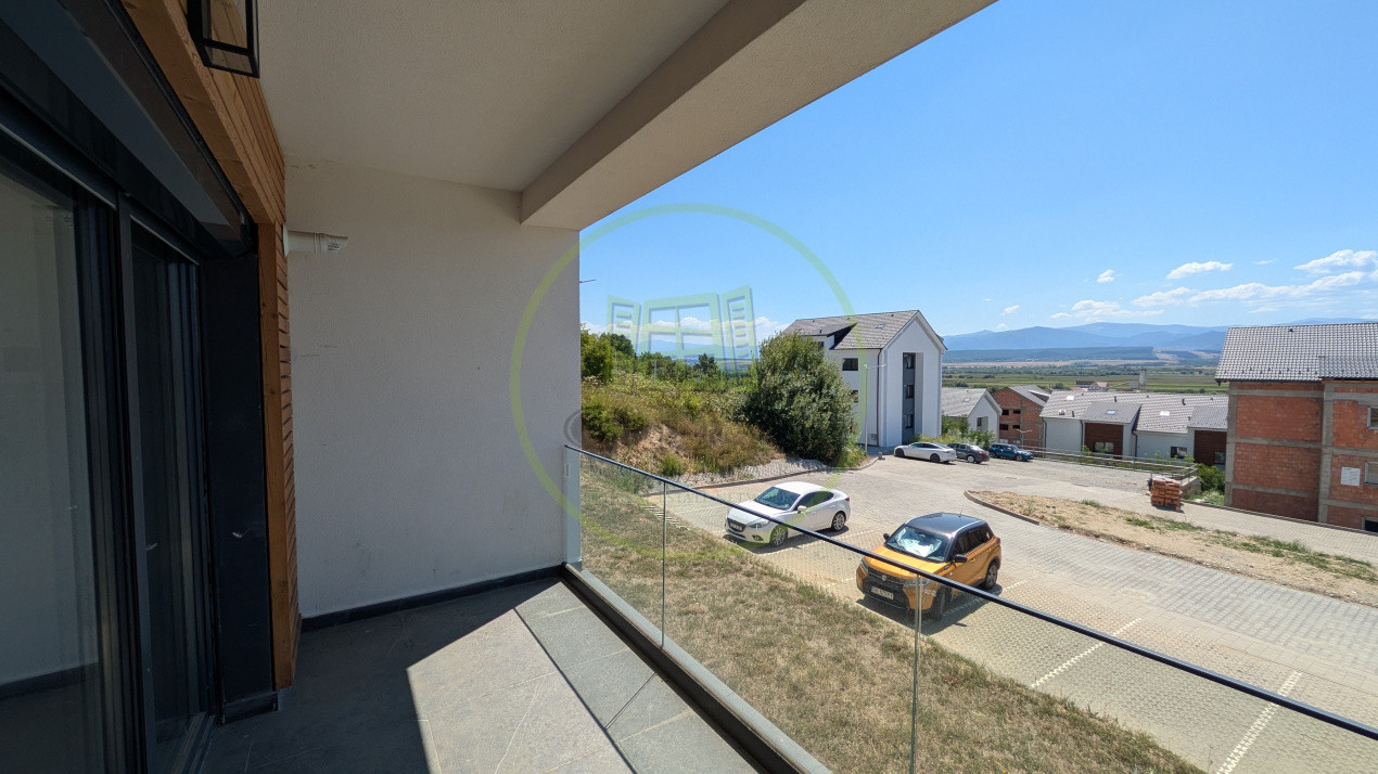 Vedere spre munti și parcare la DaVinci Homes - Apartament 1 cameră de vânzare