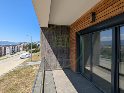 Vedere spre munti și parcare la DaVinci Homes - Apartament 1 cameră de vânzare