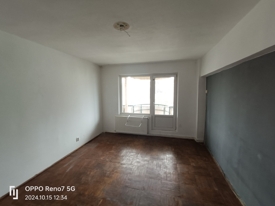 Apartament cu 2 camere de vânzare Reghin str. Libertăţii.