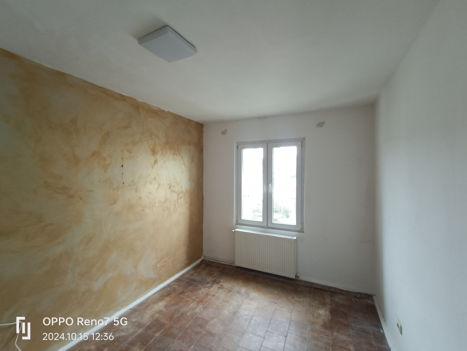 Apartament cu 2 camere de vânzare Reghin str. Libertăţii.