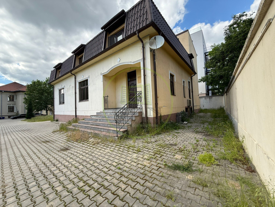 Casa, D+P+M, 435,16 mp, Centru, Zona KM 0