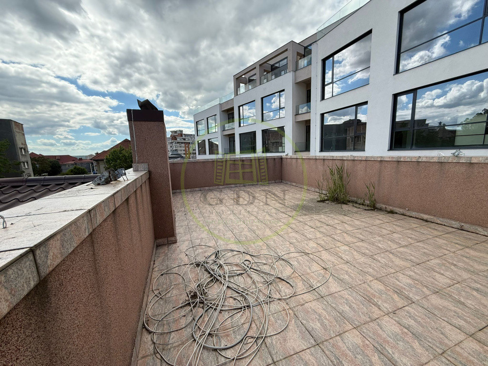 Casa, D+P+M, 435,16 mp, Centru, Zona KM 0