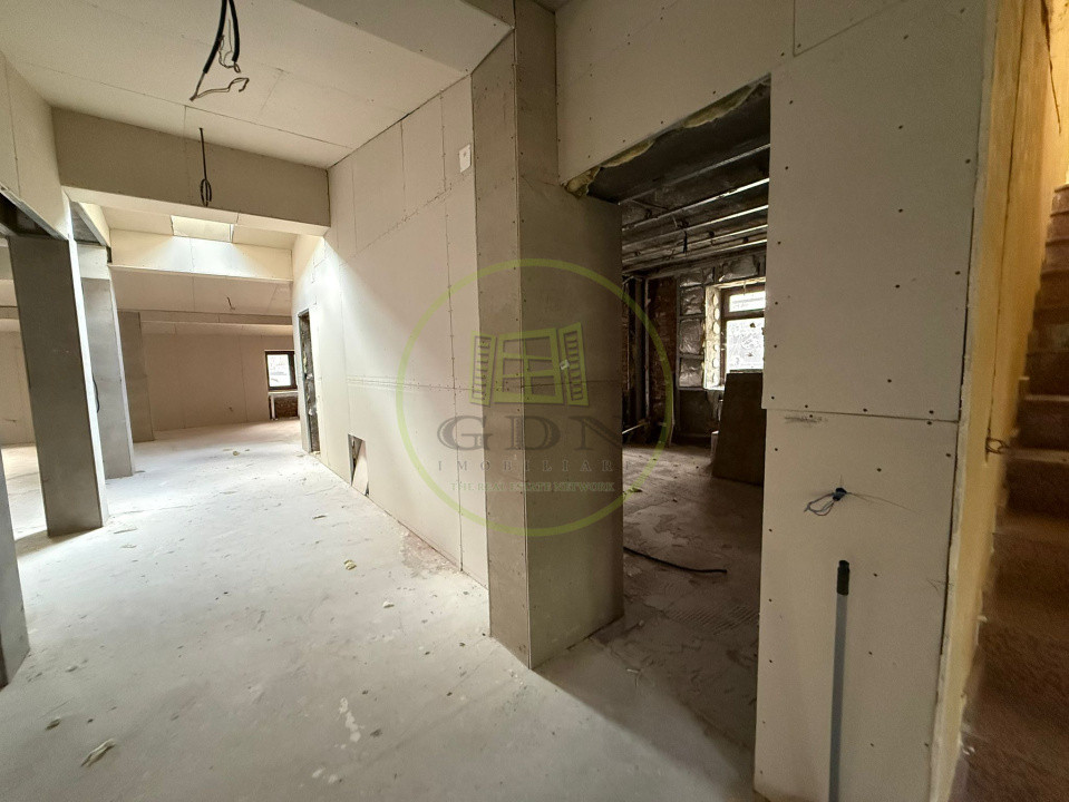Casa, D+P+M, 435,16 mp, Centru, Zona KM 0
