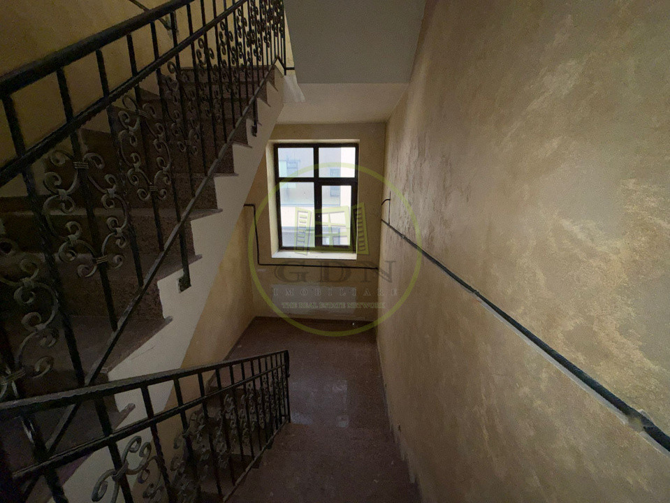 Casa, D+P+M, 435,16 mp, Centru, Zona KM 0