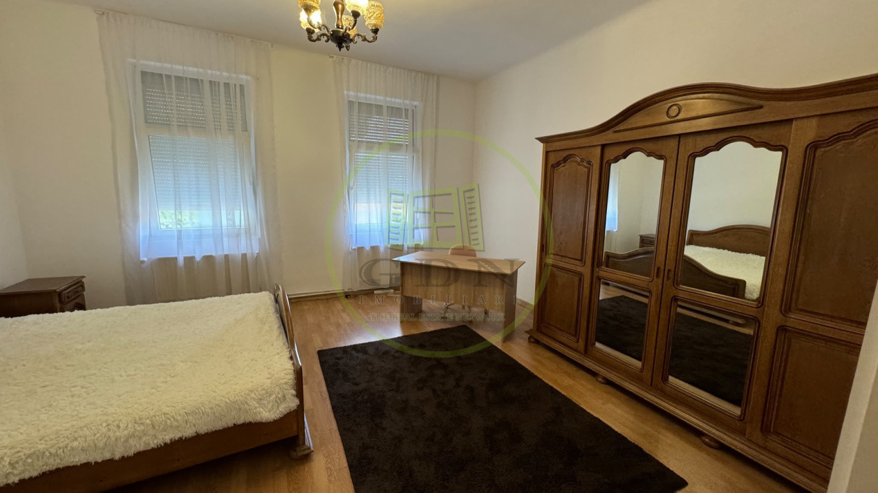 Închiriere apartament de 85 mp. la casă, str Roșiori