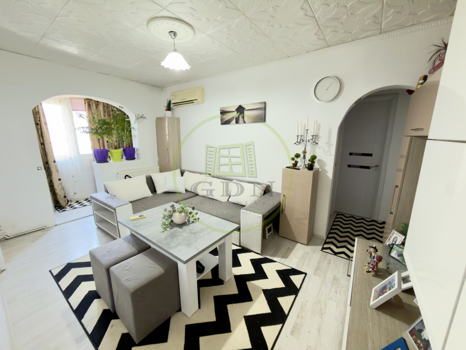 Apartament 4 camere, semidecomandat, cartier Craiovita Noua, zona Fortuna