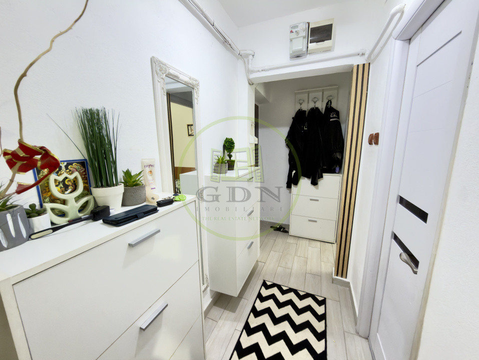 Apartament 4 camere, semidecomandat, cartier Craiovita Noua, zona Fortuna