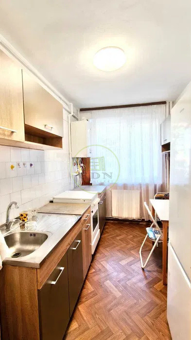 Apartament 2 camere cu balcon în fața copacilor – 46 m², etaj 1, construcție ’77