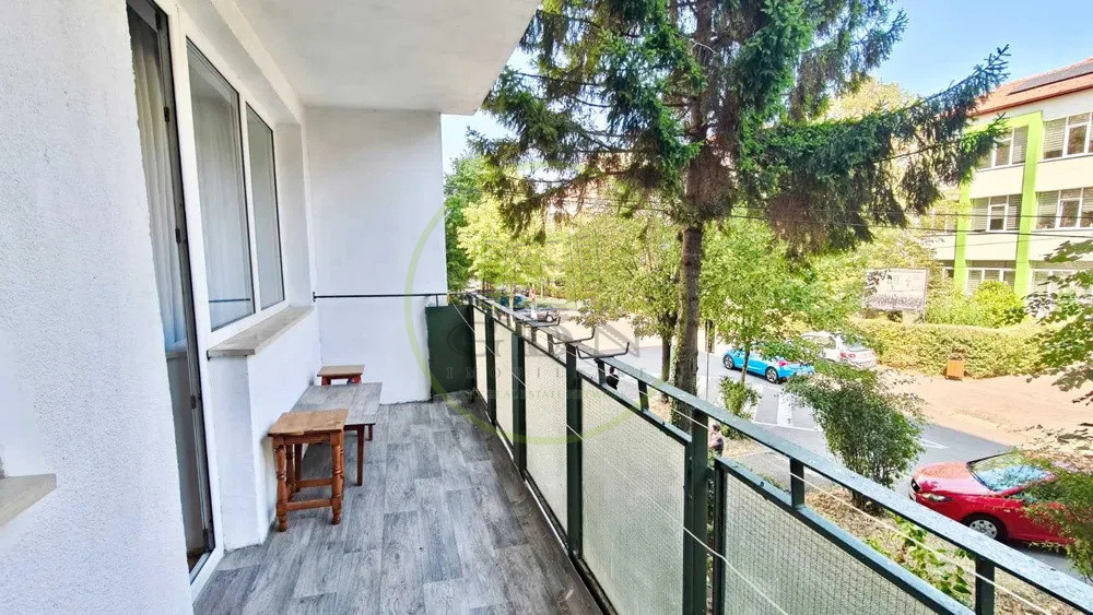 Apartament 2 camere cu balcon în fața copacilor – 46 m², etaj 1, construcție ’77