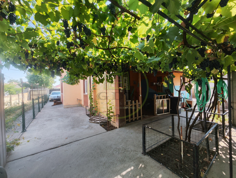 Casa 5 camere, teren 233 mp, Craiova, cartier Brestei.