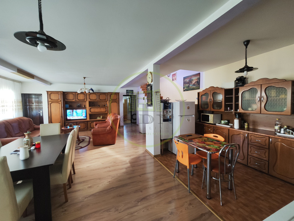 Casa 5 camere, teren 233 mp, Craiova, cartier Brestei.