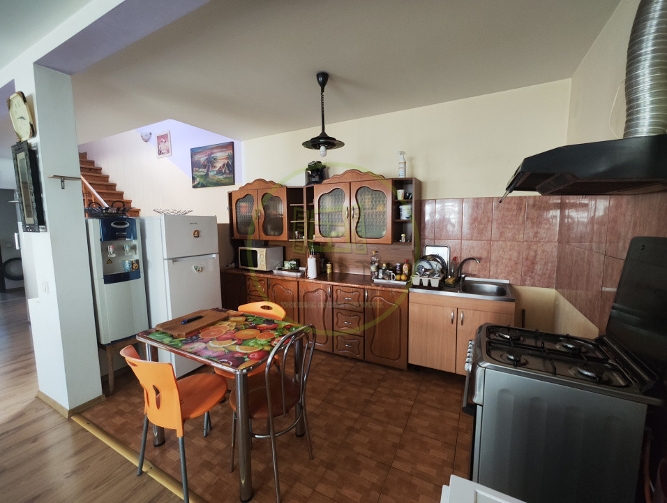Casa 5 camere, teren 233 mp, Craiova, cartier Brestei.