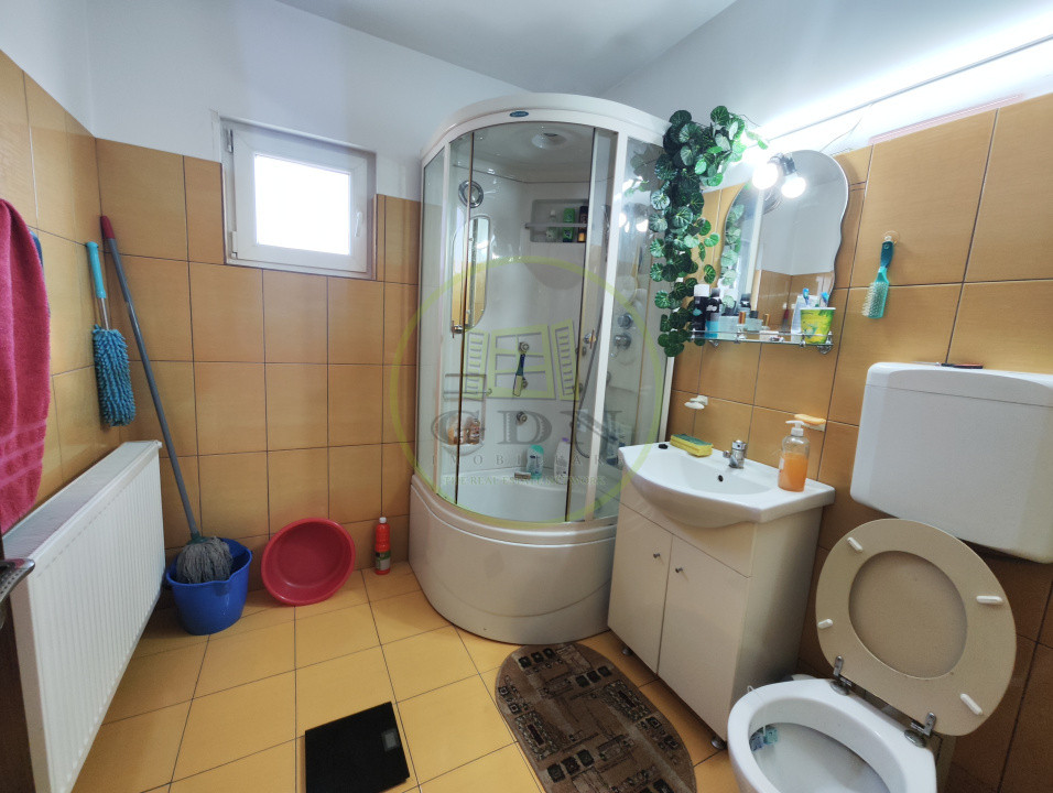 Casa 5 camere, teren 233 mp, Craiova, cartier Brestei.
