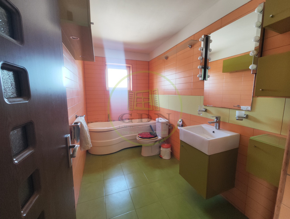 Casa 5 camere, teren 661 mp, Ghercesti, zona Centrala.