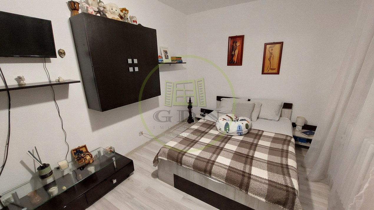 Apartament 3 camere semidecomandat, 68 mp, etajul 3, Valea Rosie, zona Scoala 42