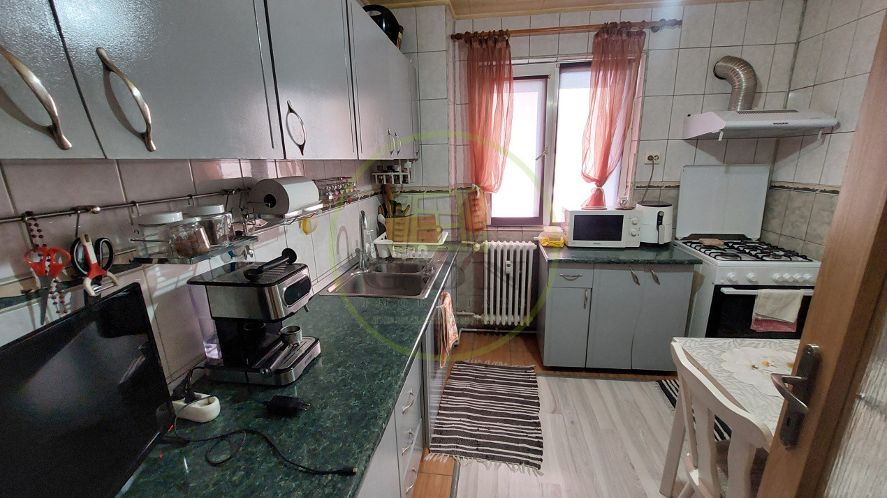 Apartament 3 camere semidecomandat, 68 mp, etajul 3, Valea Rosie, zona Scoala 42