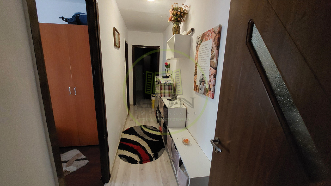 Apartament 3 camere semidecomandat, 68 mp, etajul 3, Valea Rosie, zona Scoala 42
