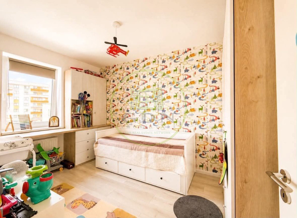 Vând apartament 3 camere TRACTORUL Brașov