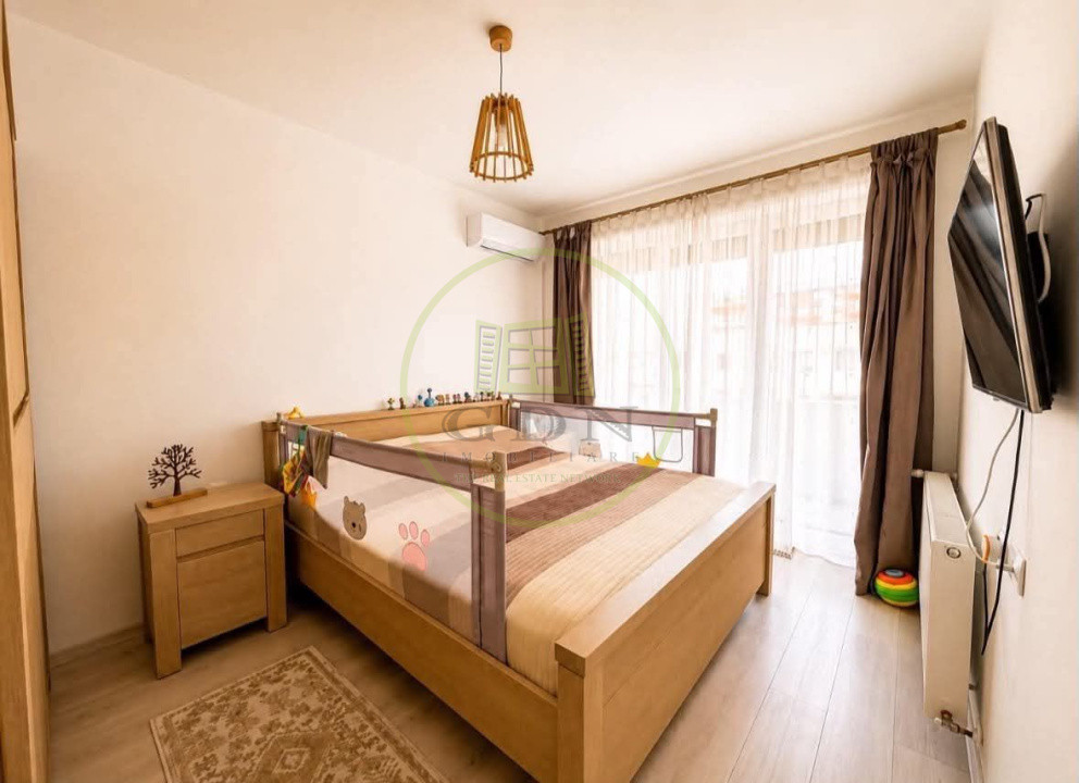 Vând apartament 3 camere TRACTORUL Brașov