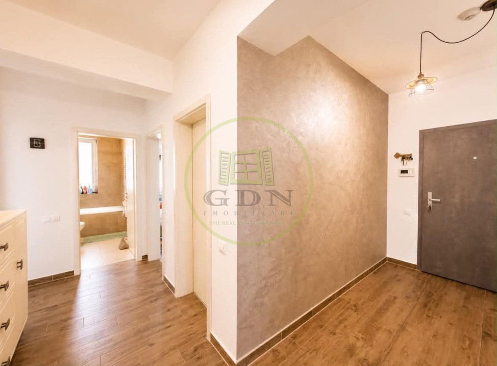 Vând apartament 3 camere TRACTORUL Brașov