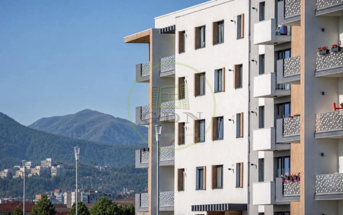 Vând apartament 3 camere TRACTORUL Brașov