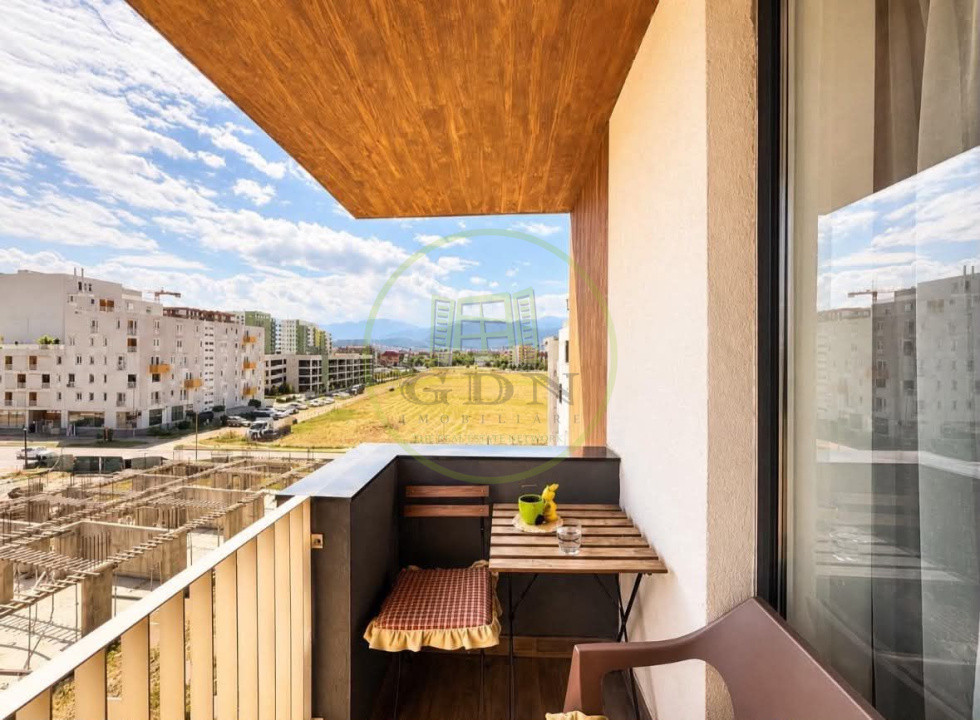 Vând apartament 3 camere TRACTORUL Brașov
