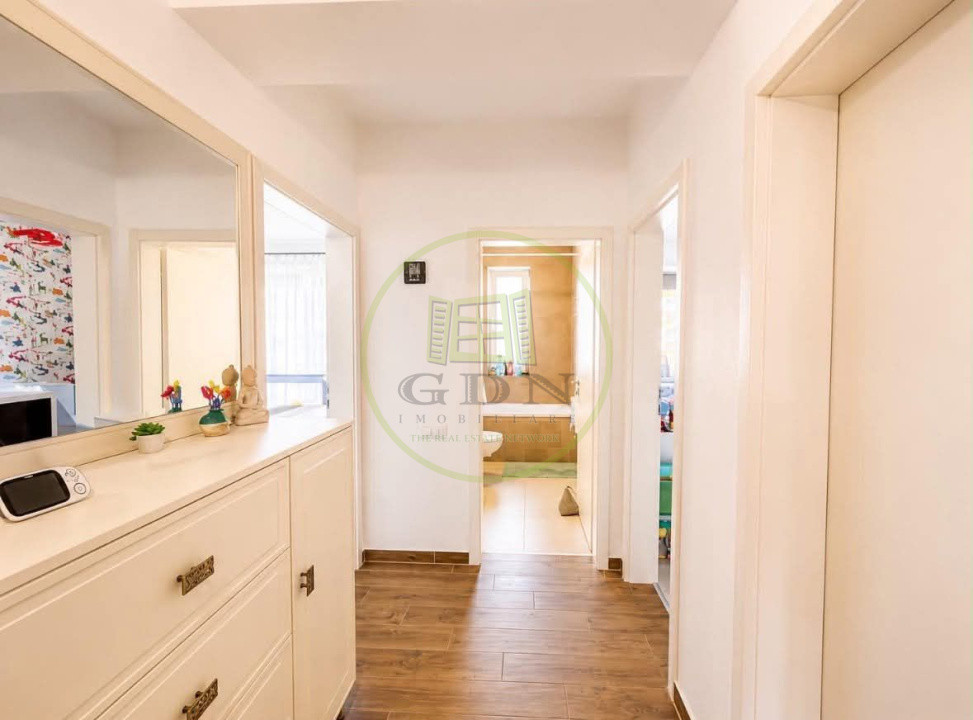 Vând apartament 3 camere TRACTORUL Brașov