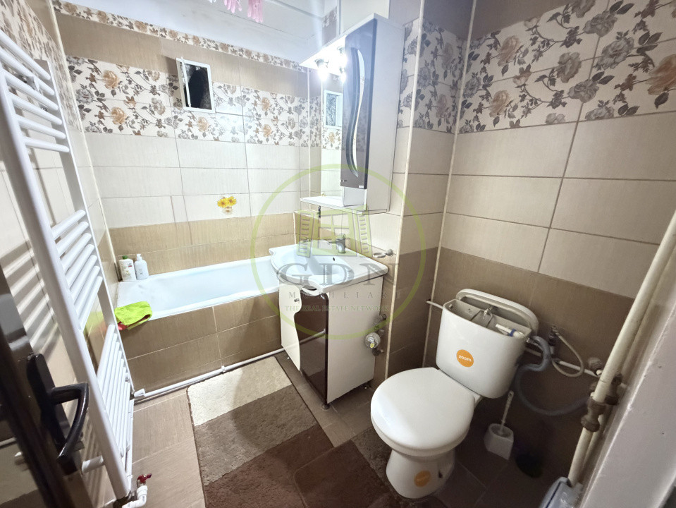 Apartament 2 camere, semidecomandat, 57.20 mp, cartier Rovine, zona Posta