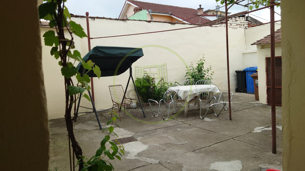 Casă individuală cu demisol + parter • 130 mp utili • Curte 237 mp • Garaj