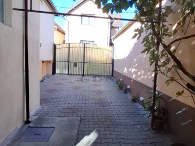 Casă individuală cu demisol + parter • 130 mp utili • Curte 237 mp • Garaj