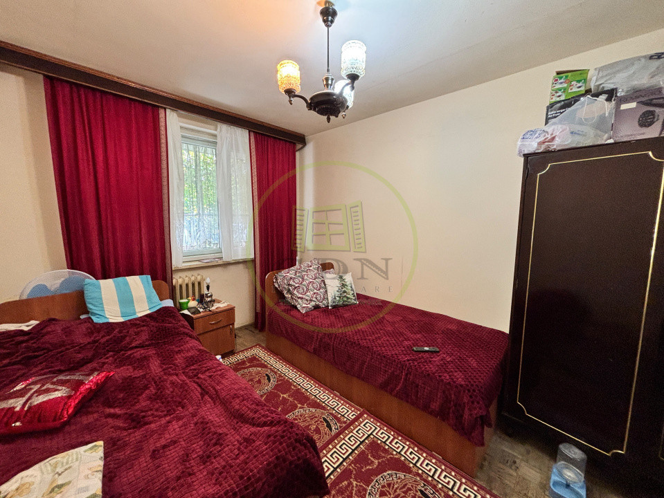 Apartament 3 camere semidecomandat, parter, Rovine zona Facultatea de Drept