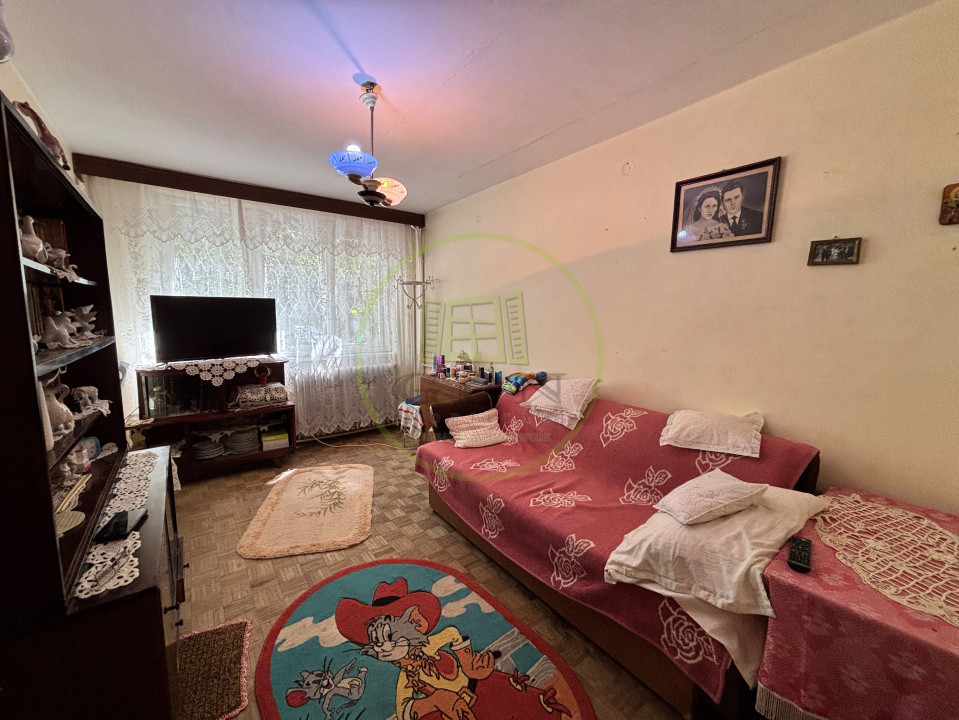 Apartament 3 camere semidecomandat, parter, Rovine zona Facultatea de Drept