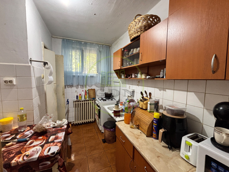 Apartament 3 camere semidecomandat, parter, Rovine zona Facultatea de Drept