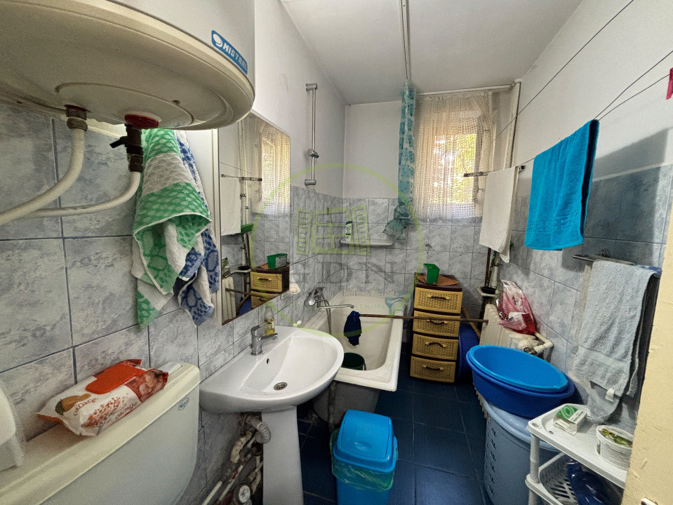 Apartament 3 camere semidecomandat, parter, Rovine zona Facultatea de Drept