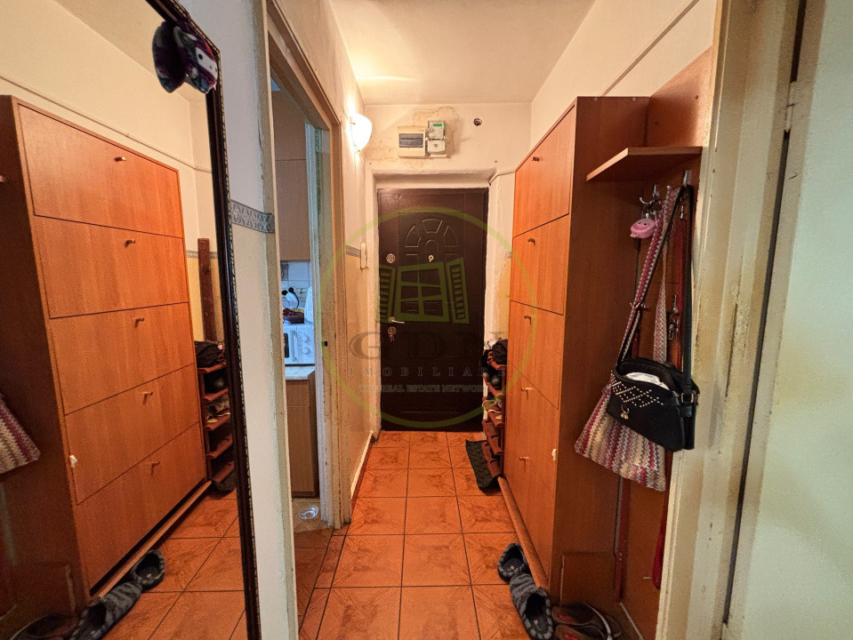 Apartament 3 camere semidecomandat, parter, Rovine zona Facultatea de Drept