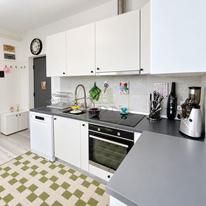 Vând apartament 3 camere Râșnov