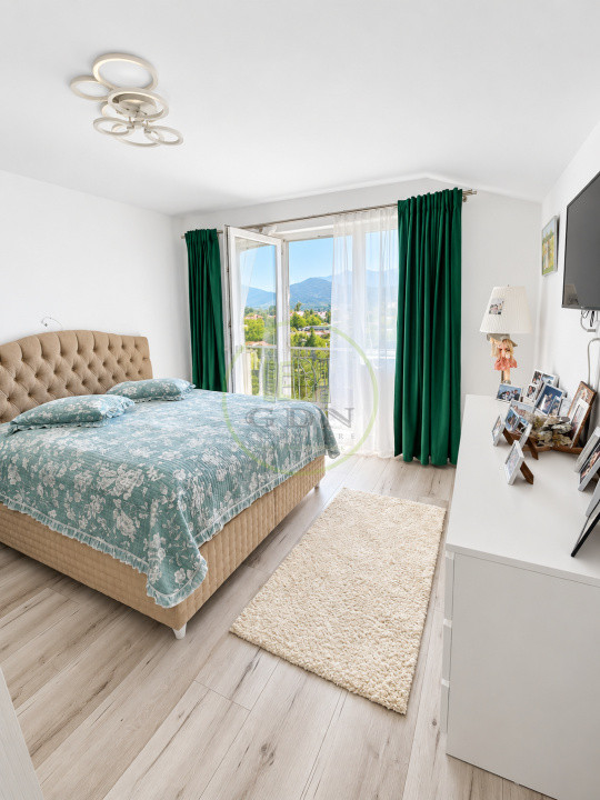 Vând apartament 3 camere Râșnov