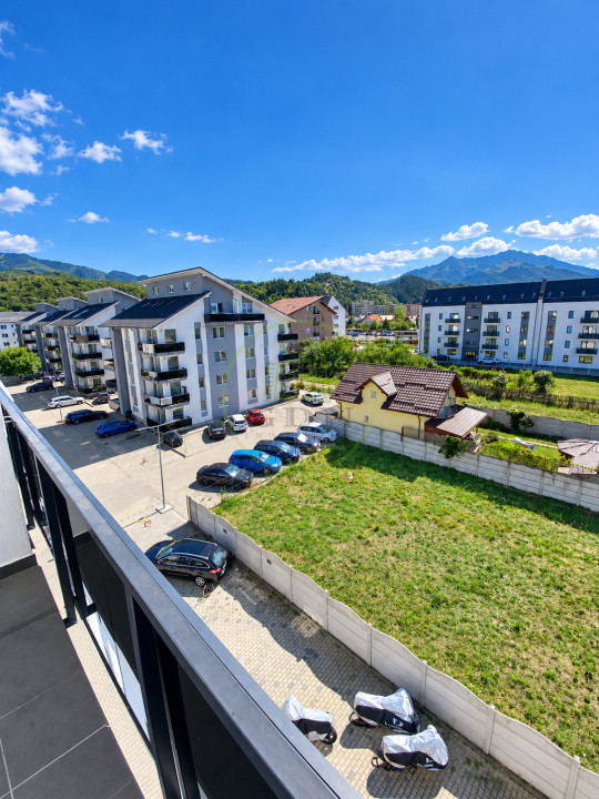 Vând apartament 3 camere Râșnov